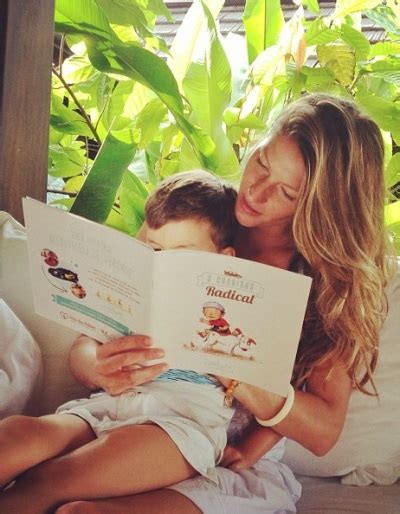 gisele bündchen compartilha momento de leitura com o filho benjamin