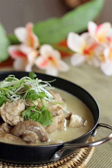 In this thai green curry chicken recipe (แกงเขียวหวานไก่) you'll find step by step instructions about how to make authentic home style thai green thick and rich from the curry paste and coconut cream! Thai Green Chicken Curry - Ang Sarap