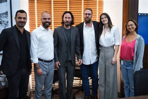 Keanu Reeves No Brasil Ator Desembarca Em Sp Para Negociar Filmagens De Nova Série Os Geeks