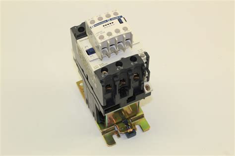 Schneider Electric LC1 D40 Contactor with LADN22 Auxiliary Contact ...