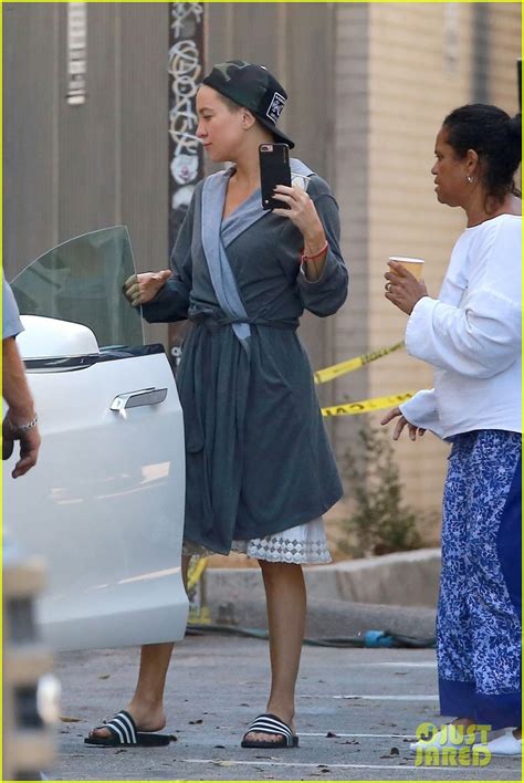 Full Sized Photo Of Sia Shows Her Face Smiles Wide On Set Kate Hudson
