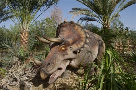 Dinosaurs Live Brings The Jurassic To Zoo Miami