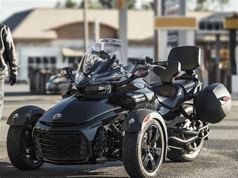 Discover its bold and muscular design and open your road! 2018 Can-Am® Spyder® F3 | Riva Motorsports Miami