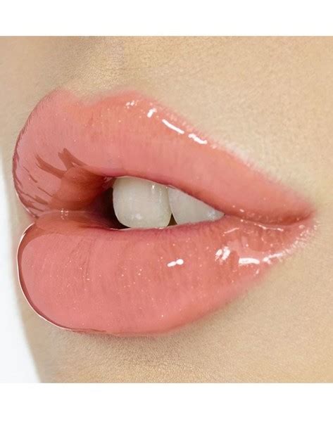 Glossy Lips - Experts Predict the 20 Most Popular Beauty Trends of 2018 ...