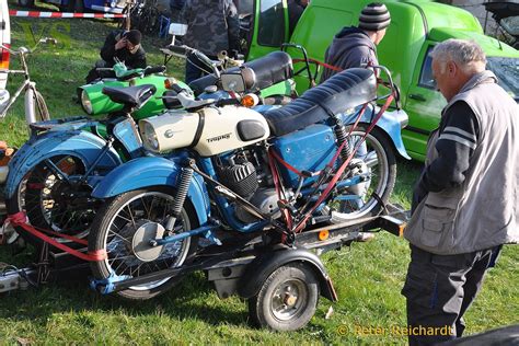 Stöbern, schauen und und fachsimpeln: Oldtimer-Teilemarkt Neumühle