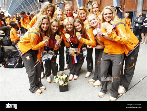 the women s hockey team won gold for the dutch olympic team as they leave the london 2012