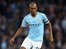 Fernandinho can extend his Manchester City career in central defence ...