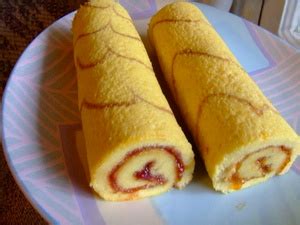 Bolu gulung (swiss roll) adalah kue bolu yang dipanggang di loyang dangkal, diberi isi berupa selai atau buttercream dan digulung. Tips Membuat Kue Bolu Gulung - Aneka Resep Indonesia