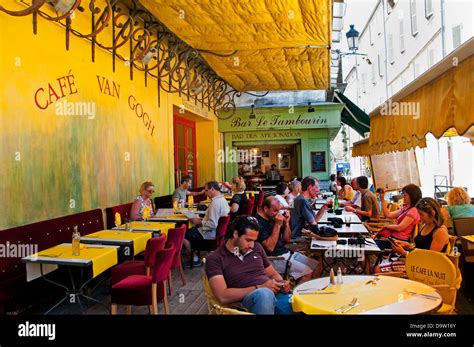 Café Van Gogh La Terrasse De Café De Nuit Place Du Forum Arles