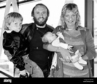 Bee Gee Maurice Gibb mit seiner Frau Yvonne und ihren Kindern Adam ...