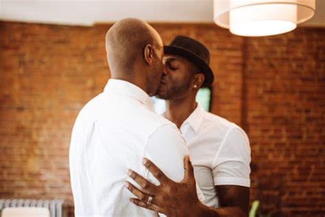 280 Gay Black Men Kissing Photos Taleaux Et Images Libre De Droits