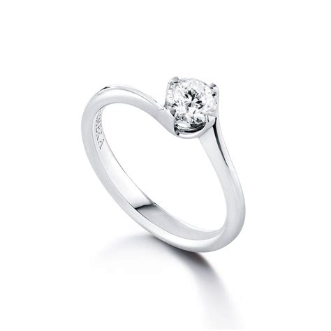 It signifies the commitment towards the divine relationship and reminds about your vows and the deep connection with your love. Hemera Diamond Ring 7 - Poh Kong | Amazing jewelry, Rings ...