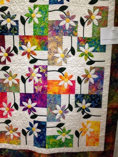 Beautiful Quilt Would Love To Find The Pattern Flower Quilts
