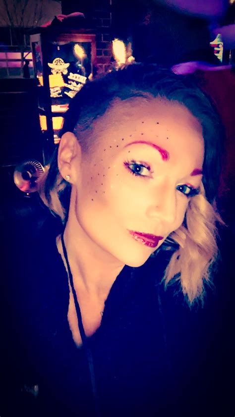 Dani Anaïse Shaved Sides And Curls Candy Can Makeup For Christmas