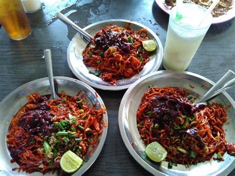 Sebuah dokumentari filem tentang mee sotong hameed pata. Halal Food in Penang: 14 Places to Visit When You're ...