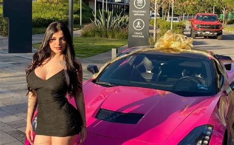La Influencer Mexicana Karely Ruiz Se Compró Un Nuevo Auto Y Se Burló
