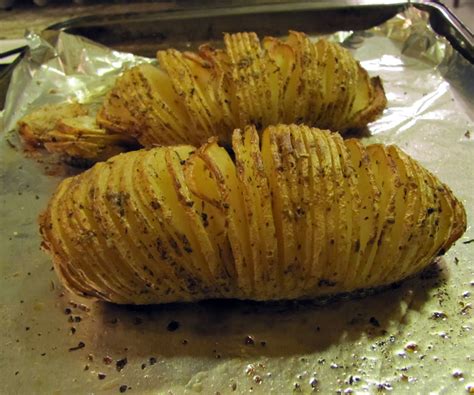 The ideal baked potato has a fluffy interior and a crispy skin. Smells Like Food in Here: Russet Baked Potato Fans aka ...