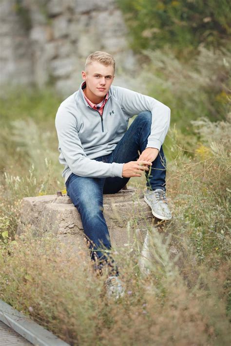 Senior Picture Ideas For Guys 10 Awesome Senior Picture Ideas For