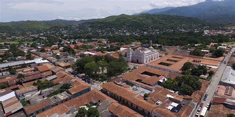 It has colonial villages (gracias, comayagua), ancient maya ruins (copan), natural parks (moskitia), and a pacific and caribbean coastline and the bay islands. Comayagua, the best preserved colonial historic center of ...
