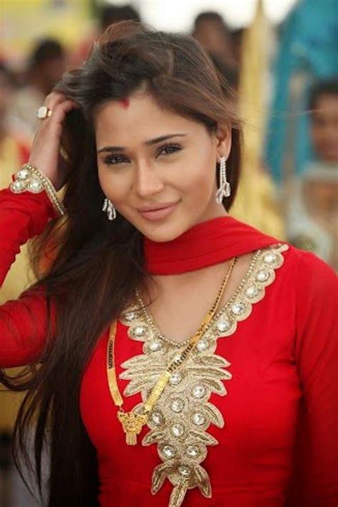 Sara Khan To Become The First Indian Actress To Work In A Pakistani Tv Show Masala