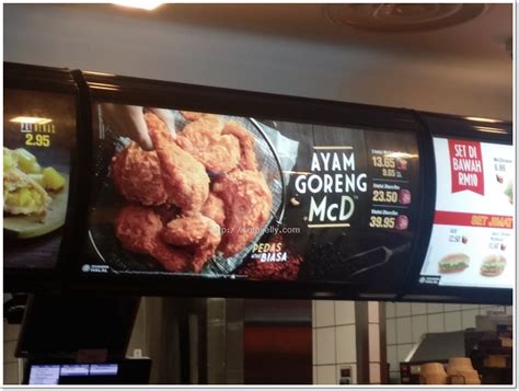 Ayam goreng is an indonesian and malaysian dish consisting of chicken deep fried in oil. .: SuMiJellY Weblog:.: Ayam Goreng Pedas dari McDonald's