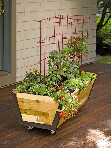 Build a simple wooden planter box for your garden easily! Rolling Planter Box: U-Garden Bed on Wheels | Gardeners.com
