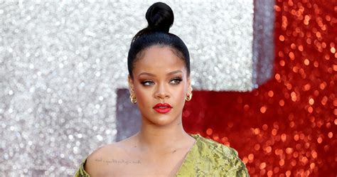Rihanna är Historisk Världens Rikaste Kvinnliga Artist Elle