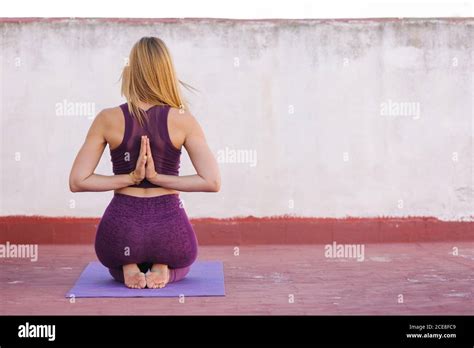 Vajrasana Hi Res Stock Photography And Images Alamy