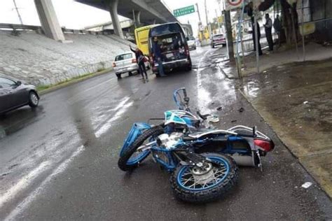 Motociclista Se Accidenta Y Acaba Estrellado En El Parabrisas Trasero