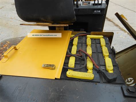 Yale 3000 Lb 36v Electric Forklift And Charger 3 Stage Mast