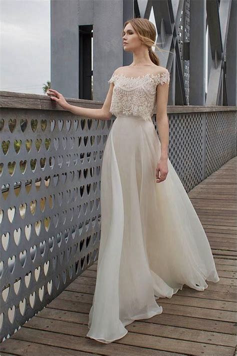 31 Delicate And Chic Flowy Wedding Dresses Weddingomania