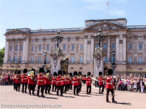 It should be stressed for visitors that buckingham palace is very much a working palace, despite its undoubted treasures inside. Photo: Changing the Guard at Buckingham Palace in London ...