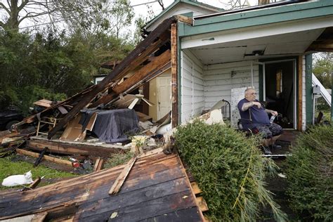 Laura Death Toll Climbs To 14 As Storm Victims May Go Weeks Without Power Anchorage Daily News