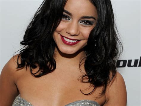 Vanessa Hudgens Nude Photo Leak Police Investigate Cbs News