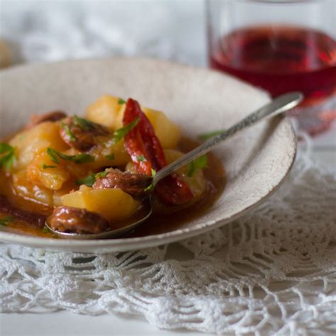 Cómo preparar patatas a la riojana Receta tradicional Con y sin thermomix