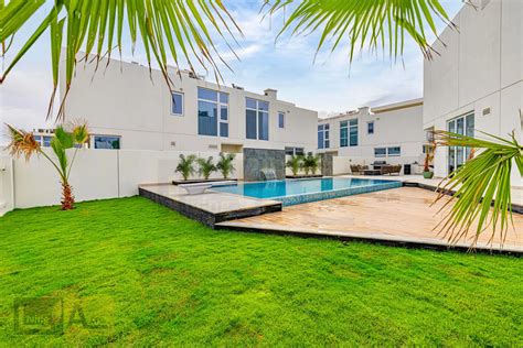 Luxury Redefined: Creating Exquisite Garden Designs in Dubai with