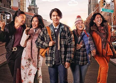 After his father's passing, a teenager sets out for new york in search of his estranged mother and soon finds love and connection in unexpected places. Tayang Besok, Intip Sinopsis 'Ali & Ratu-Ratu Queens ...