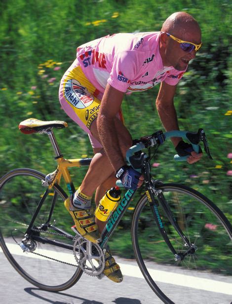 Marco pantani fu trovato senza vita il 14 febbraio 2004, nella sua stanza del residence 'le rose' a perché marco pantani è morto? Marco Pantani's aerodynamic position. | Cycling Passion