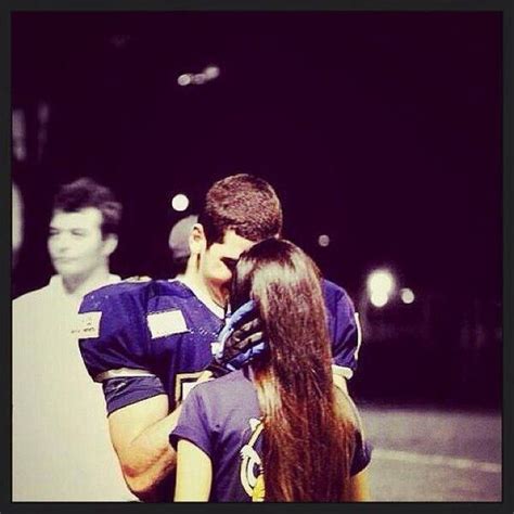 Football Player Kissing His Girlfriend Football Girl Pinterest Football Players And