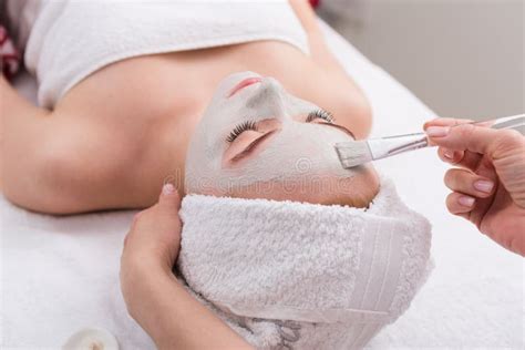 Woman Gets Face Mask By Beautician At Spa Stock Image Image Of Cosmetic Facial 89976773