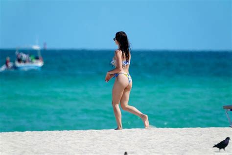 paris berelc looks hot in a bandeau bikini at the beach in miami 20 photos thefappening