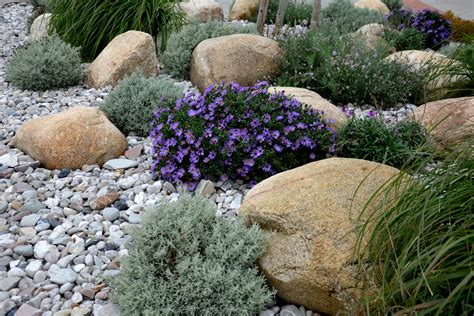 10 Stunning Large Rock Landscaping Ideas For Your Backyard To Impress
