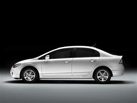 Revised civic hybrid for 2009 honda's hybrid also gets a facelift this autumn, with cosmetic changes that further improve the overall appearance of the car. 2009 Honda Civic Hybrid | Motor Desktop