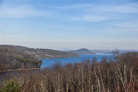 A View Of The Quabbin Reservoir From The Enfield Look Out Stock Photo