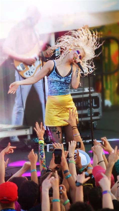 Hayley On Stage During Paramores Second Show On Parahoy Parahoy Paramore Paramore
