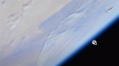 Kapal Kargo Spacex Dragon Berlabuh Di Stasiun Luar Angkasa Untuk