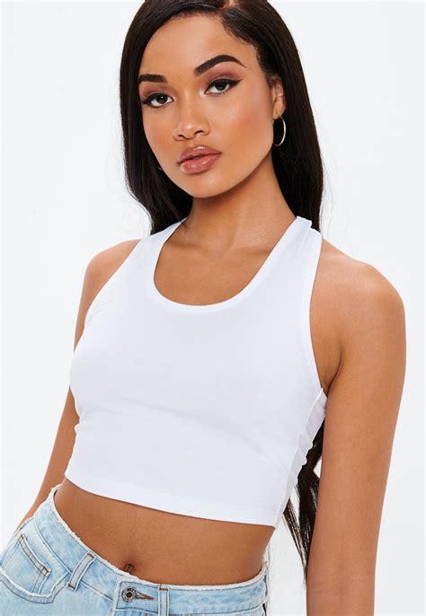 Using an old shirt or one that you picked up. Crop top blanc à dos nageur | Missguided