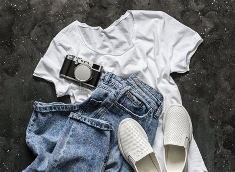 10 Stunning Ways To Style Your White T Shirt Outfit For Women Click