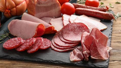 Read This If You Just Bought Deli Meat From The Grocery Store