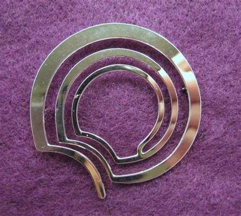 Frank Lloyd Wright Guggenheim Pin Silver Tone Spiral